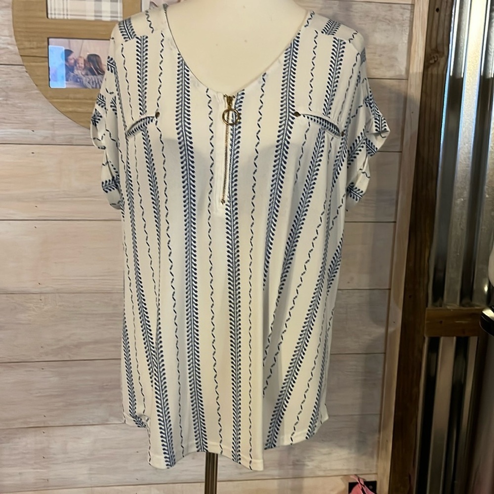 Flower & Feather White Blue Top 1X
